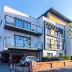 Charming 2-Bed Apartment in Christchurch