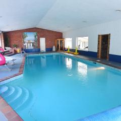 Luxury property - Swimming Pool, Games Room & Hot Tub