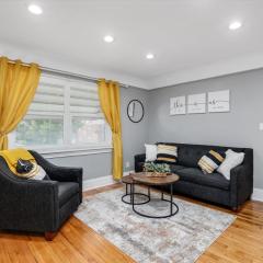 Modern & Cozy East Side Gem ~ Queen Beds ~ Parking