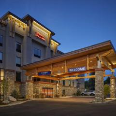 Hampton Inn & Suites Roseburg