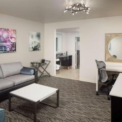 DoubleTree Suites by Hilton Hotel Detroit Downtown - Fort Shelby