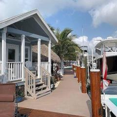 Kokomo! - Tiny House with Boat Lift, Waterfront, Tiki