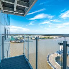 Skyvillion - London River Thames Top Floor Apartments by Woolwich Ferry, Mins to London ExCel, O2 Arena , London City Airport with Parking