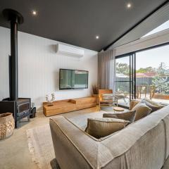 Seaside on Swan Laneway Retreat