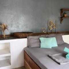 Yay Lodge SIARGAO, spacious room with AC & hot shower and fast Starlink Wifi