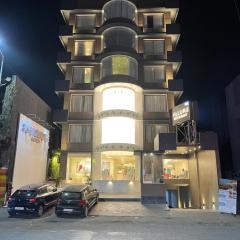 De Glance Hotel, Near Surat Railway Station