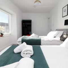 Spacious 5 Bedroom Apartment In Swansea