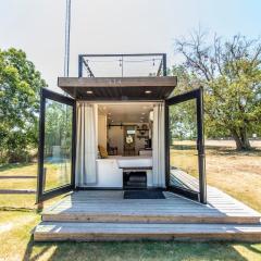 The Honeycomb-Tiny Container Home 12 Min. to Magnolia/Baylor