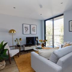 The Whitechapel Place - Stunning 2BDR Flat with Balcony