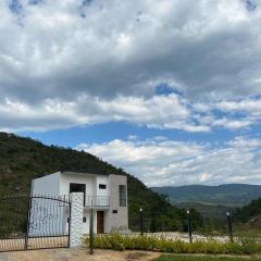 Casa campestre vista a las montañas y balneario