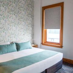 The Cambridge Hotel & Backpackers