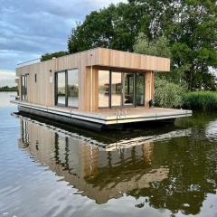 Surla Houseboat "Copes Club" Westeinderplassen with tender