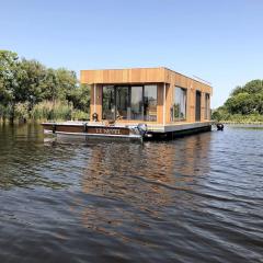 Surla houseboat "Nevel" Kagerplassen with tender