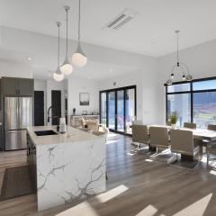 CR 1592 -- Contemporary Luxury - Pool-Spa - Scenic Golf Views