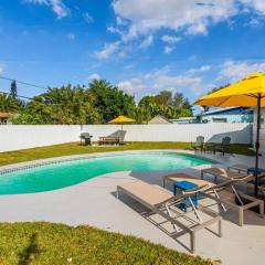 Modern Home 3 Bedrooms with Pool, 18 minutes to Ocean