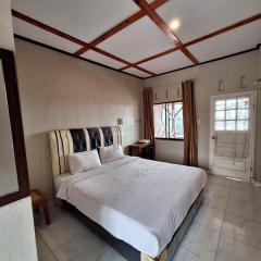 RON'S Guest House Berastagi
