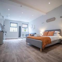 Cozy Luton Stay - Central Location