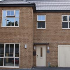 Haven - Spacious Luxury Home perfect for families, couples and contractors! 5mins to Xscape and Junction 32!