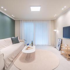 Osondoson Stay-5min to Hapjeong Station, family favorites, 3bed room, large living room