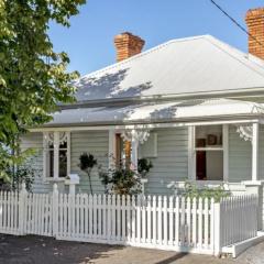 Tranquil Launceston Getaway - You'll fall in love!