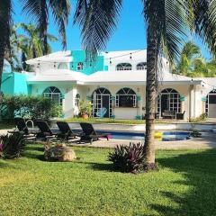 Cancun Family ideal Villa, private pool and garden