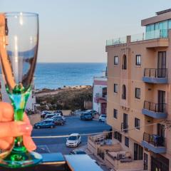 Sea-View Studio Apartment - Sleeps 2