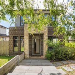 New Comfort house near Box Hill