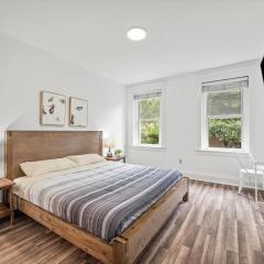 Oakland/University @C Modern & Stylish Private Bedroom with Shared Bathroom