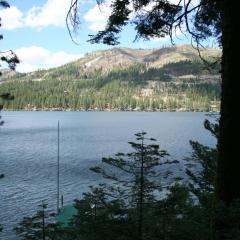 2 bedroom and Loft, 2 bath, sleeps 6 Donner Lakefront with private dock DLR#013