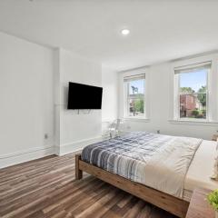 Oakland/University @D Modern and Spacious Private Bedroom with Shared