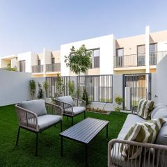 Spacious 3BDR Townhouse I Garden I Tilal Al ghaf