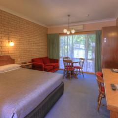 Barrass's John Bright Motor Inn