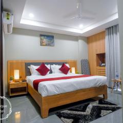 Saltstayz Select - Golf Course Road & Sector 57