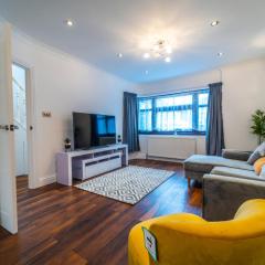 Modern Spacious 4 Bed Hayes Home with Free Parking