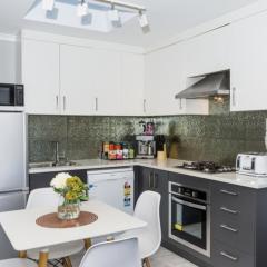 Albany Modern Private 2 bedroom 2 bathroom with Full Kitchen Netflix
