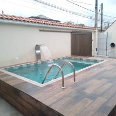 Casa espaçosa com Piscina e Churrasqueira 2 dorm