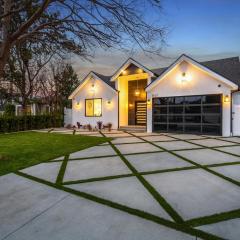 Universal Studios Stellar home with pool and jacuzzi