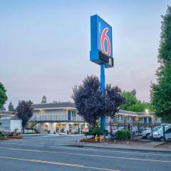 Motel 6-Salem, OR