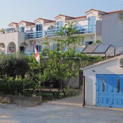 Studio apartment in Sucuraj with sea view, balcony, air conditioning, WiFi 3560-3