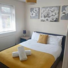 Ashford Holiday Home Smithy Drive Sleeps 5 FREE Wifi and Vehicle Parking