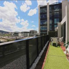 3 BRs topfloor view@Heart of Canberra free parking