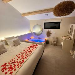 Le Clos des Délices - Love Room - Chambre avec spa, terrasse et parking privatif