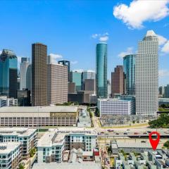NEW Downtown View Near NRG Stadium Medical Center KING Bed 2 Car Garage