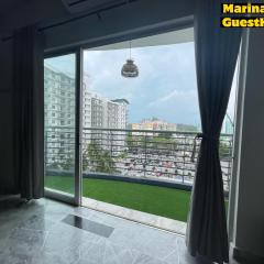 Marina GuestHome Pool View