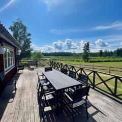 Idylliskt hus med sjöutsikt.