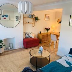 Whitstable contemporary cosy home with parking