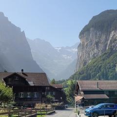 Staubbach View - Traditional Chalet Apartment