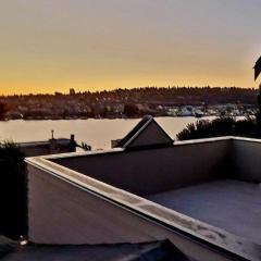 4 Story Lakeside Home In Heart of Lake Union - Queen Anne Neighborhood