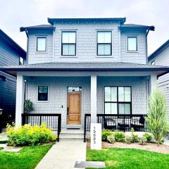 Stylish, Glamorous & Serene 6BR Villa, Near Vancouver, Oasis for Groups and Large Families