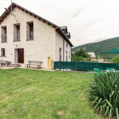 Casa Luis - APARTAMENTO con JARDÍN PRIVADO en los PIRINEOS